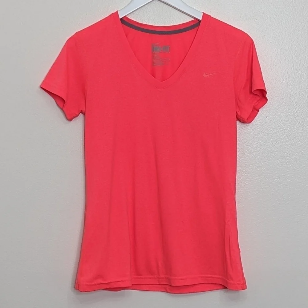 Nike Women's Neon Pink Medium Short Sleeve T-shirt